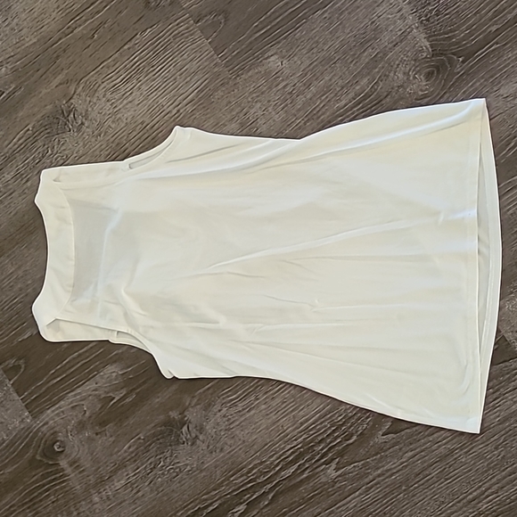 White House Black Market- White Scoop Neck Tank - Picture 4 of 5